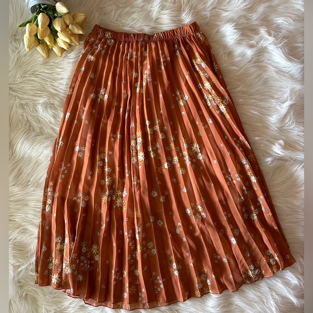 ⬇️$19. SALE ✨ See you Monday MIDI Accordion Floral skirt